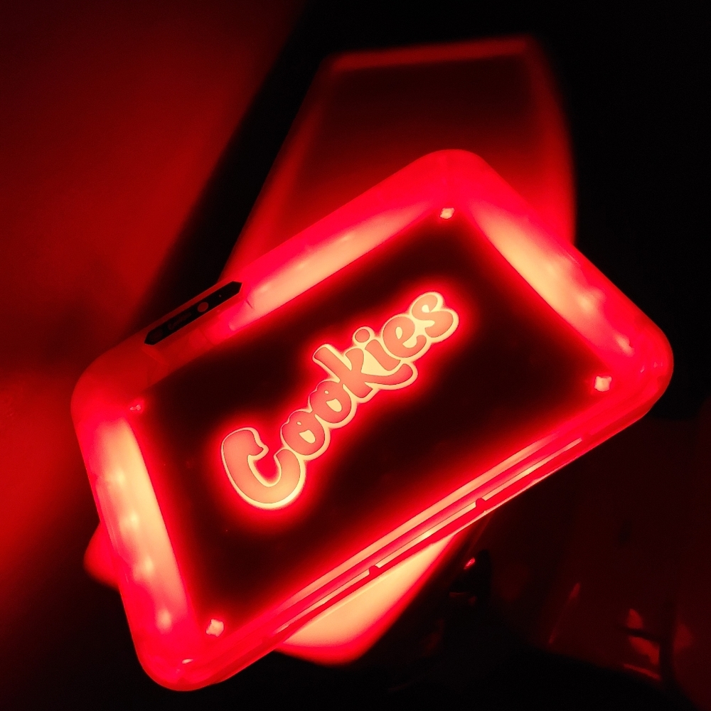 Glow in the dark rolling tray